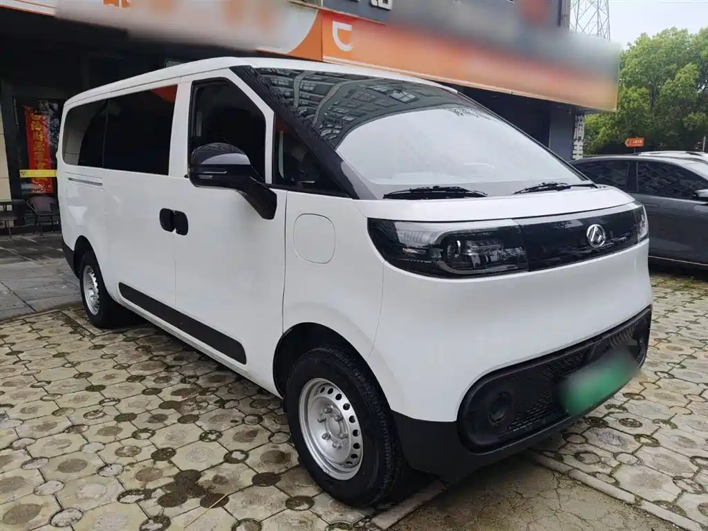 SAIC Maxus Dana V1 2025 Low Roof Multi-purpose Version 42kWh фото 22