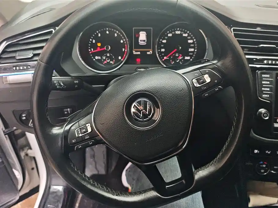 Volkswagen Tiguan L 2017 330TSI Automatic 2WD Luxury Edition фото 15