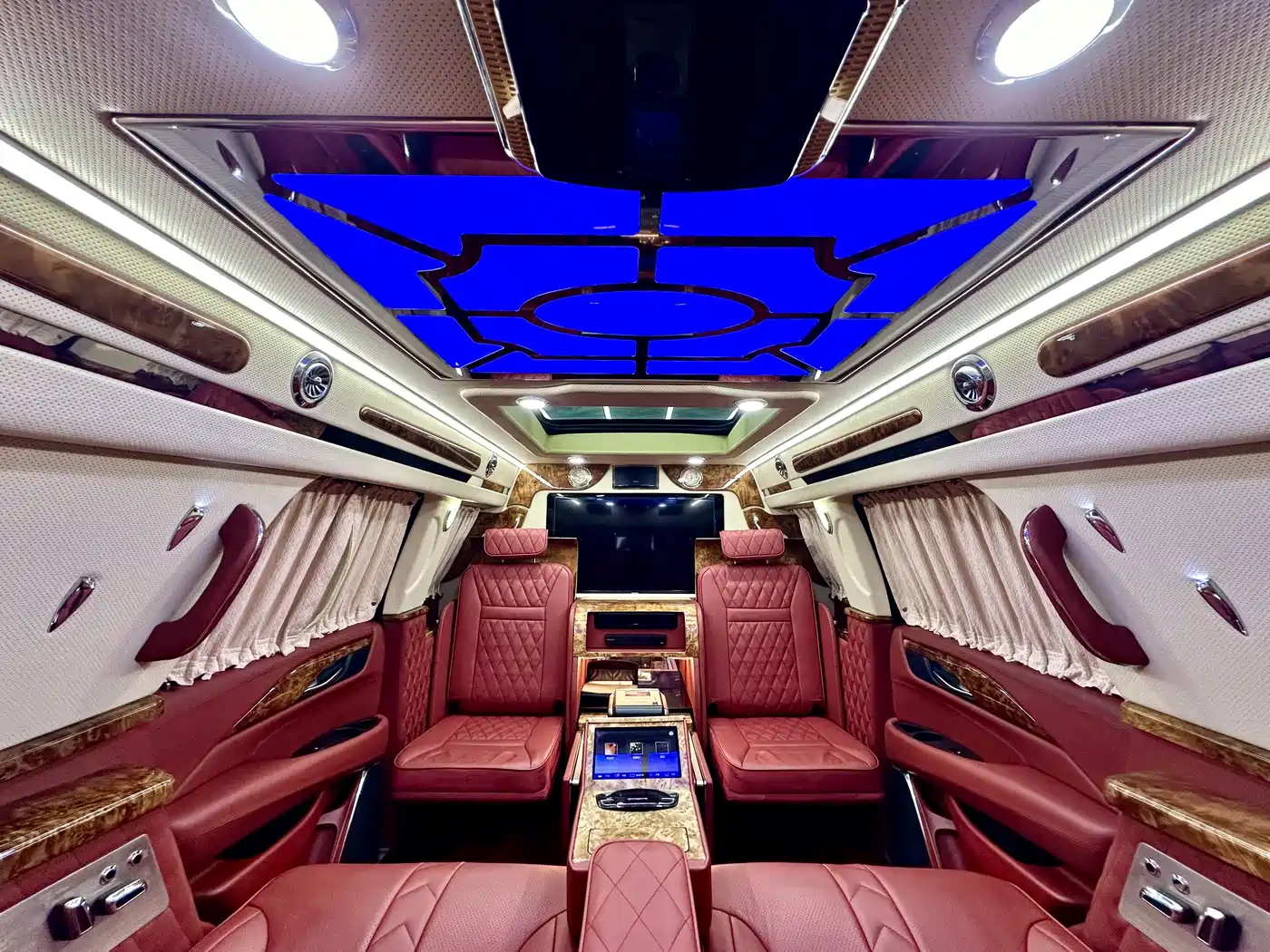 Фото 10 - Cadillac Escalade