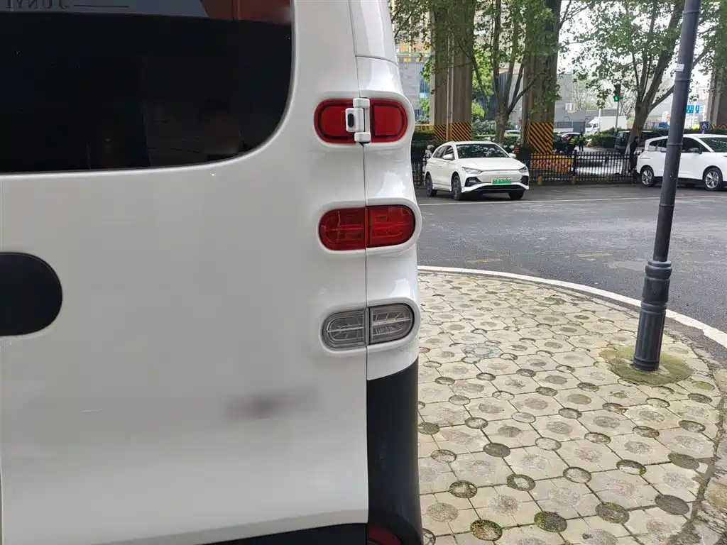 SAIC Maxus Dana V1 2025 Low Roof Multi-purpose Version 42kWh фото 24