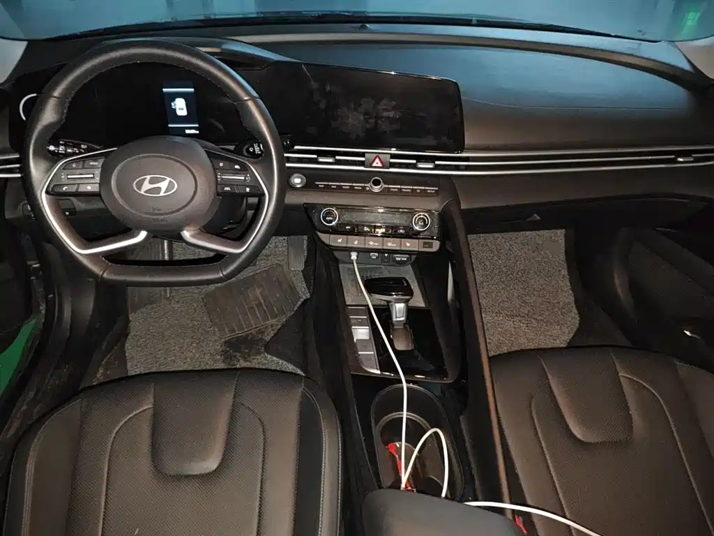 Hyundai Elantra 2023 Model 1.5L CVT LUX Premium Edition фото 6