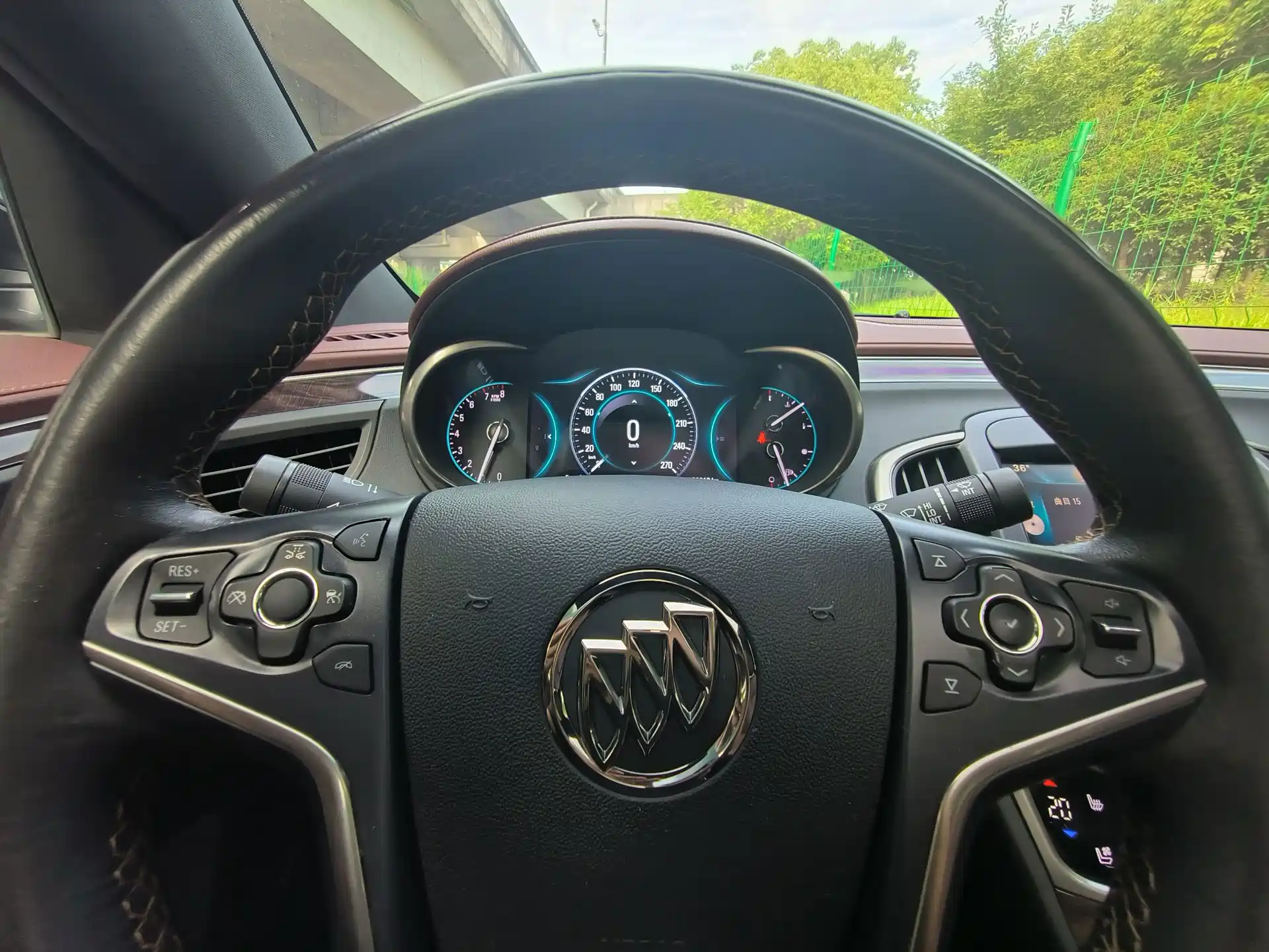Photo 9 - Buick LaCrosse