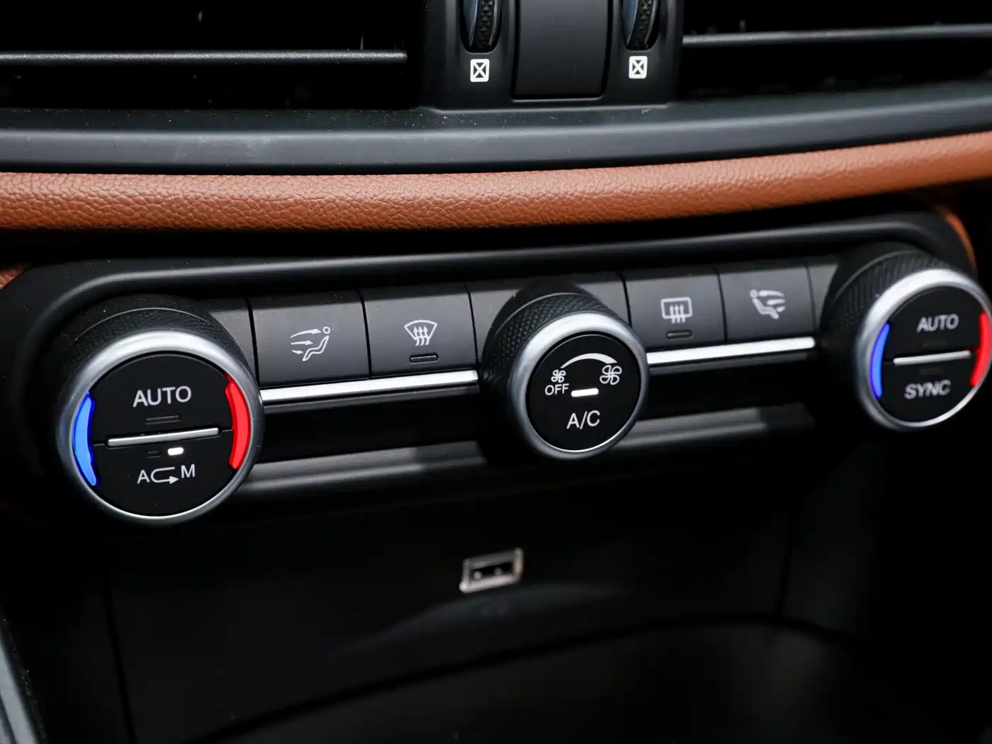 Alfa Romeo Giulia 2019 2017 2.0T 200HP Luxury Edition