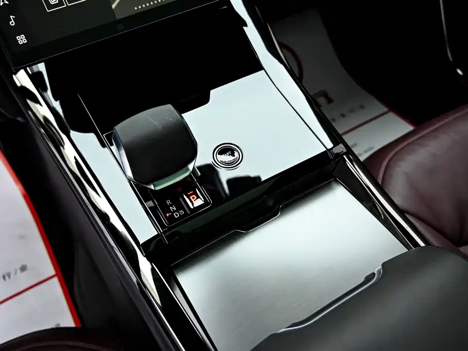 Land Rover Range Rover Sport 2025 400PS Hidden Edge Special Edition фото 18