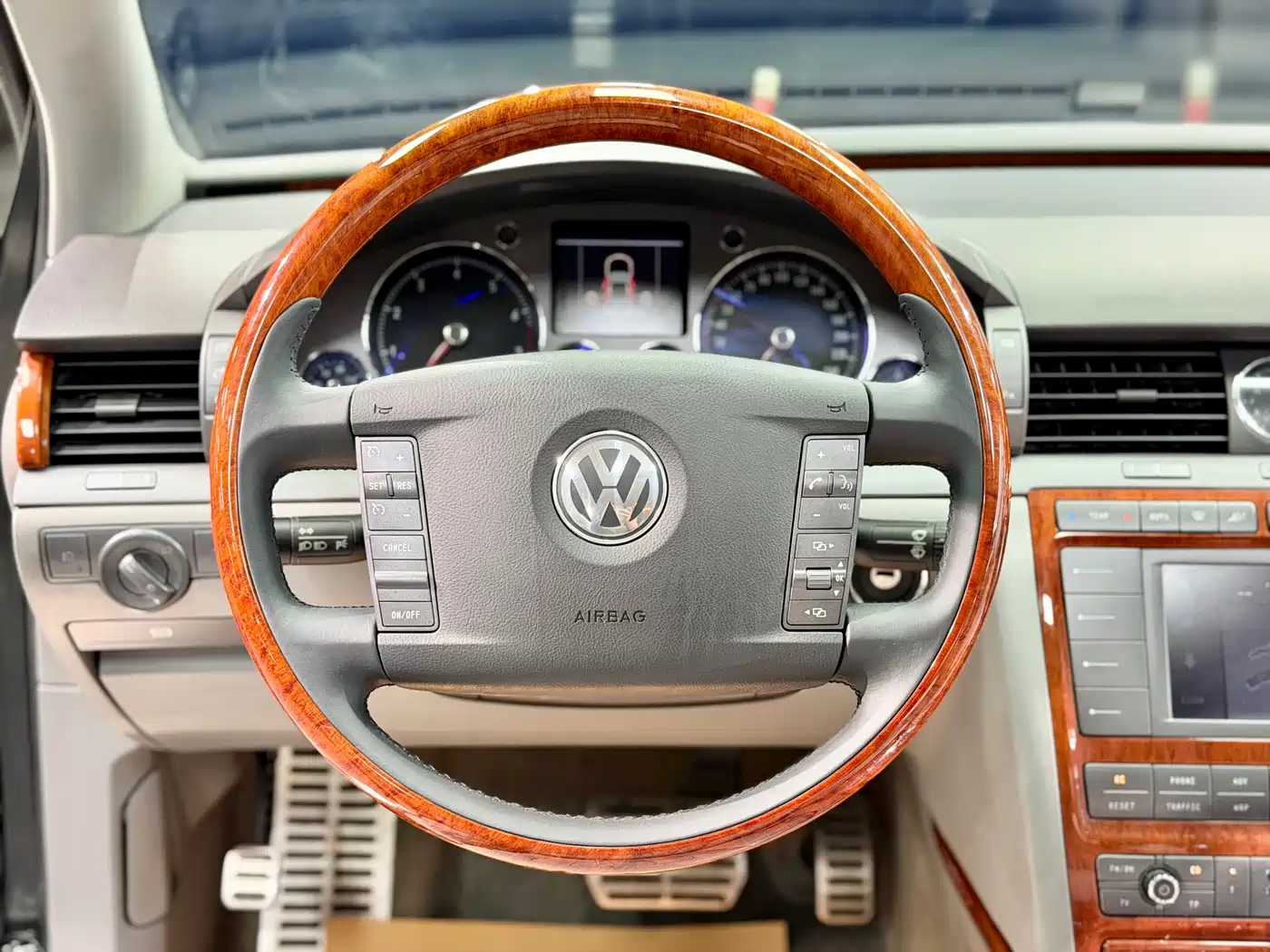 Volkswagen Phaeton 2007 Model 3.2L V6 5-Seat Base фото 15