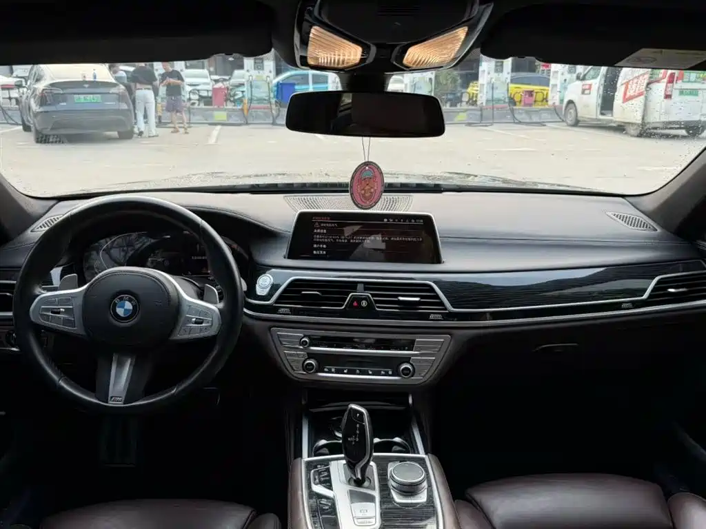 BMW 7 Series 2021 Model 730Li M Sport Package фото 5