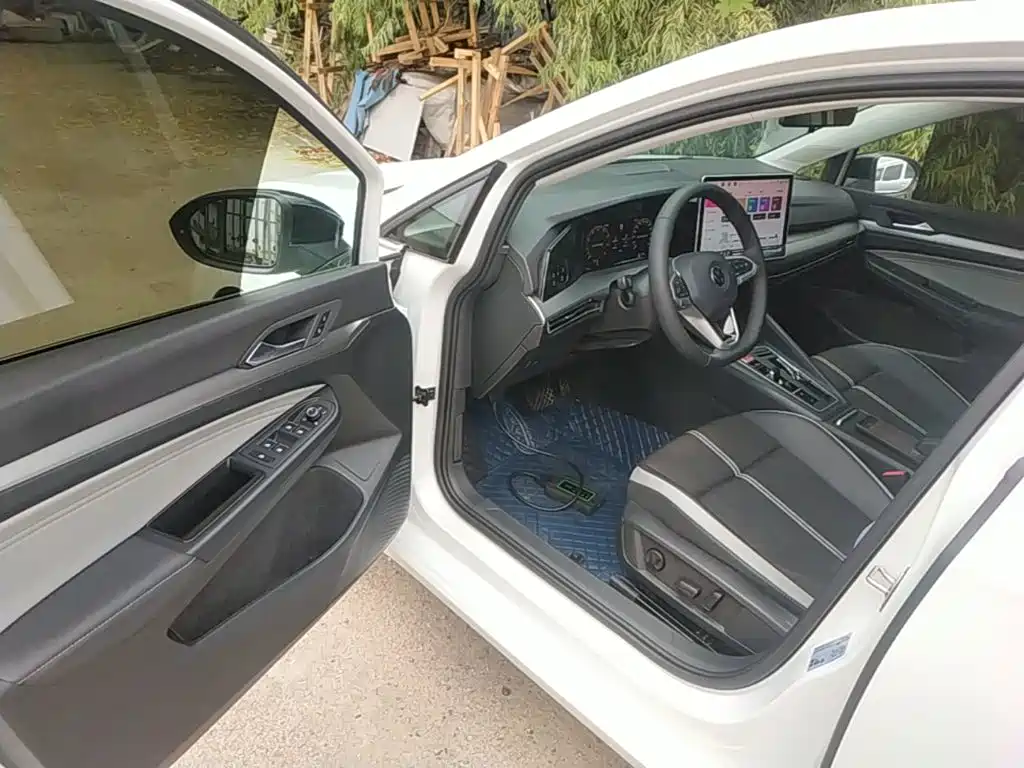 Volkswagen Golf 2025 2025 Facelift 300TSI Pro