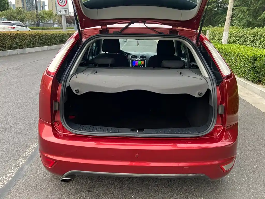 Фото 15 - Ford Focus