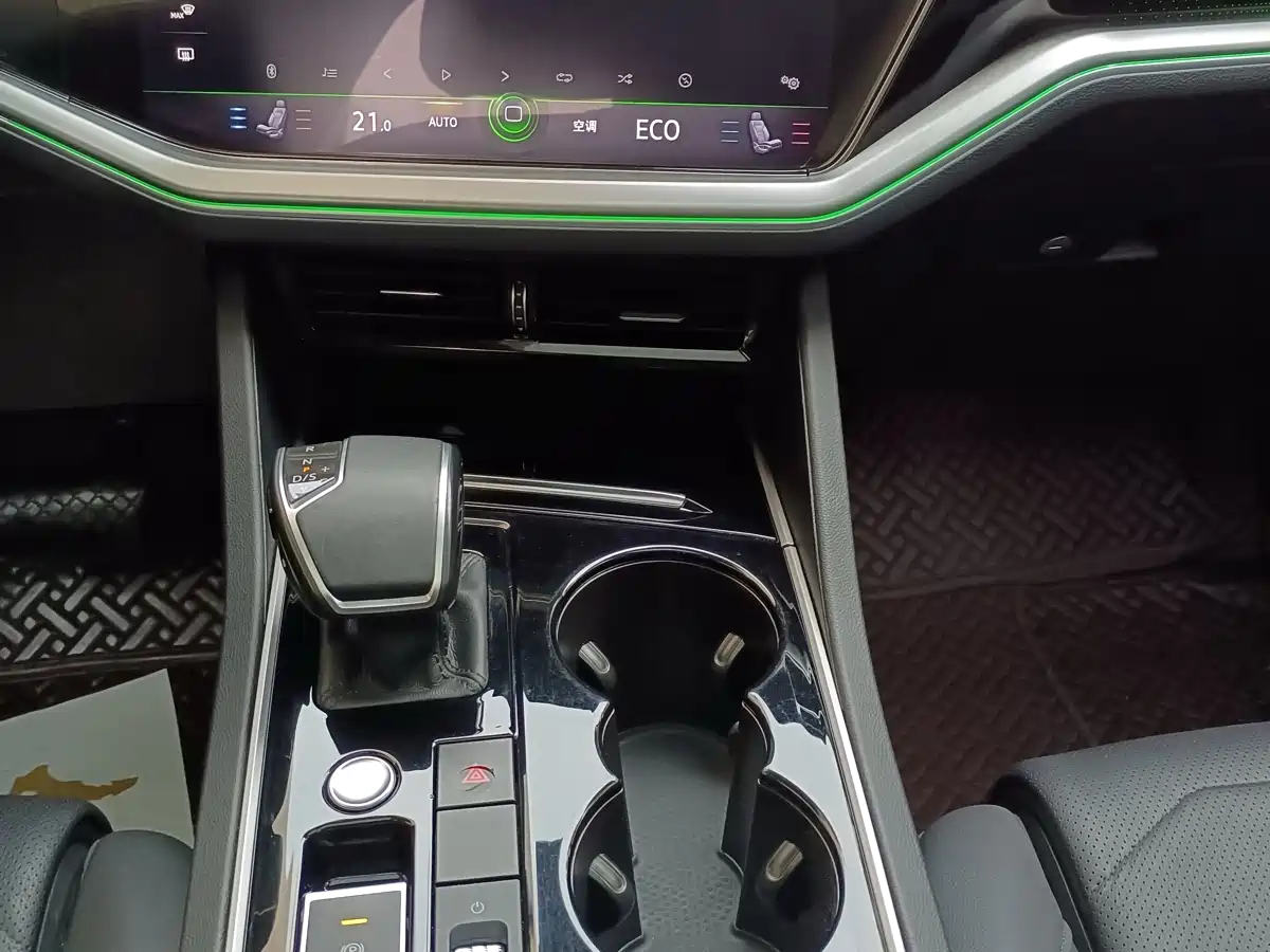 VOLKSWAGEN TOUAREG NEW ENERGY