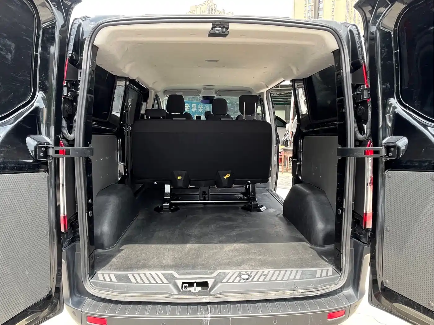 Ford Transit 2025 2023 Model 2.0T Diesel Manual Multi-Purpose Commercial Vehicle Short Wheelbase Medium Roof 5/6-Seater