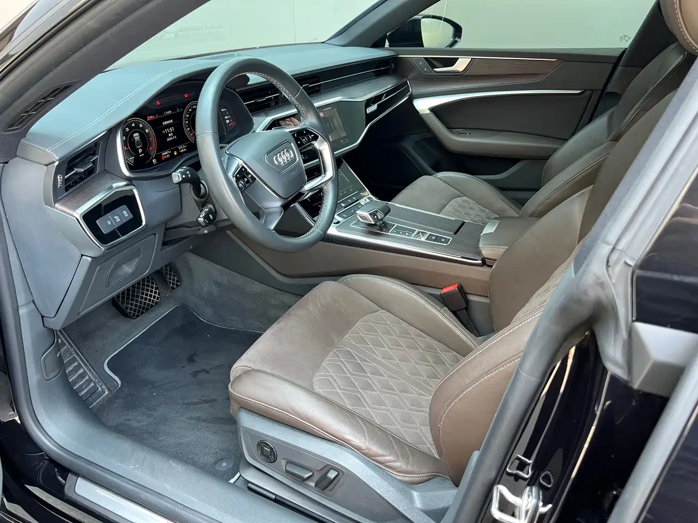 Фото 6 - Audi A7L