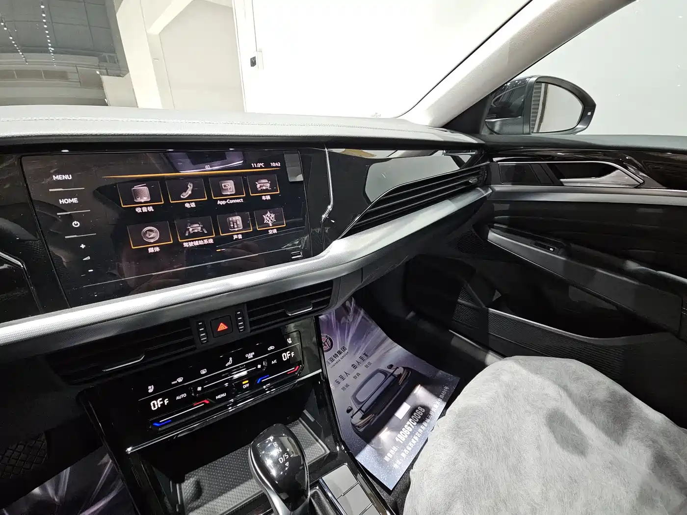 Volkswagen Passat 2025 Outstanding 330TSI Starlight Elite Edition фото 17
