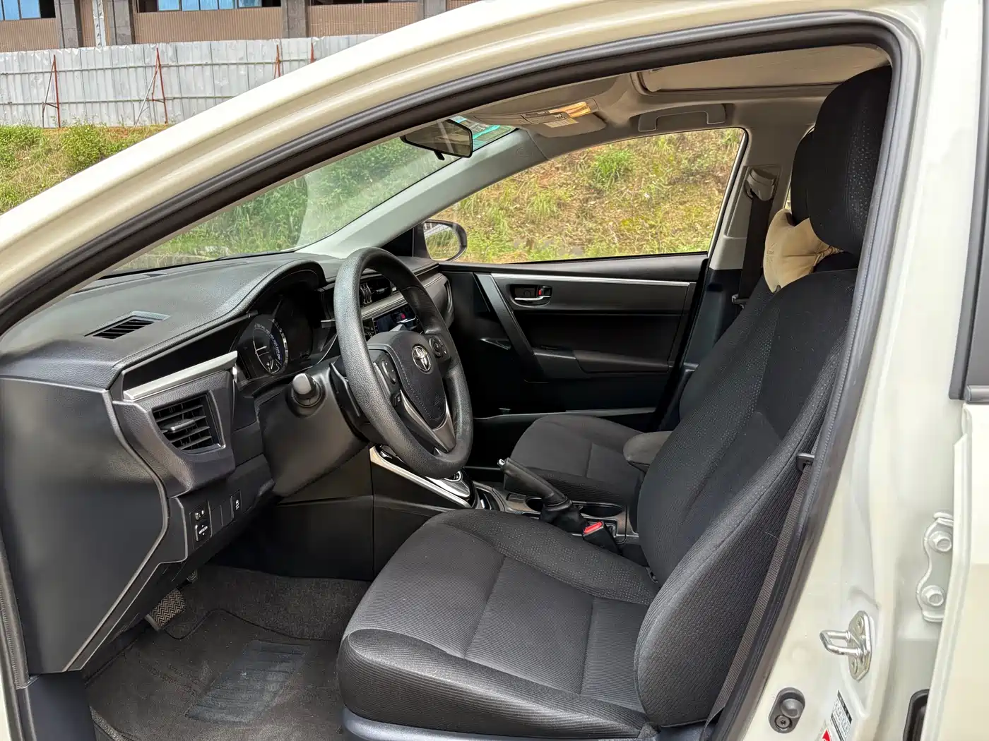 Toyota Levin 2016 Hybrid 1.8H GS E-CVT Elite Sunroof фото 4