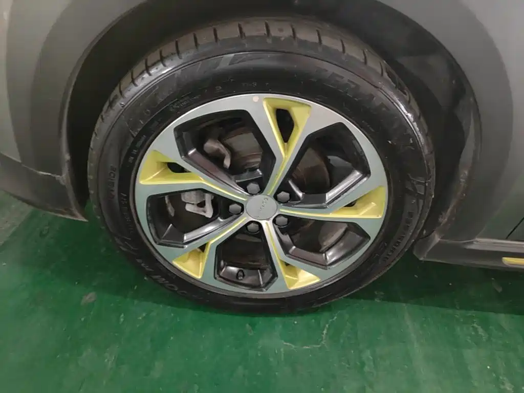 Фото 23 - Lynk & Co 02