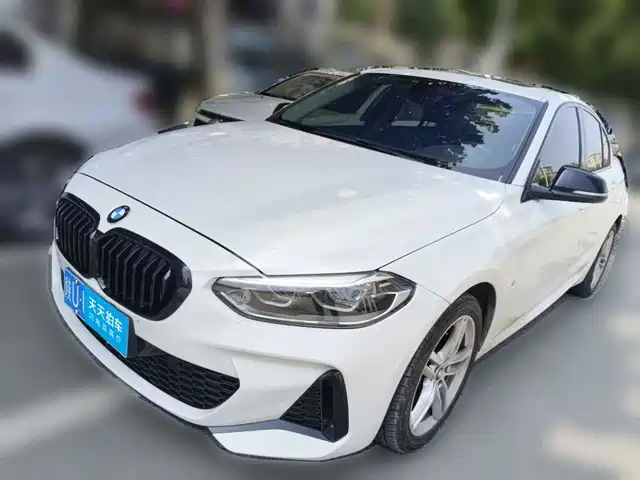 BMW 1 Series 2023 120i M Sport Shadow Edition — фото 1