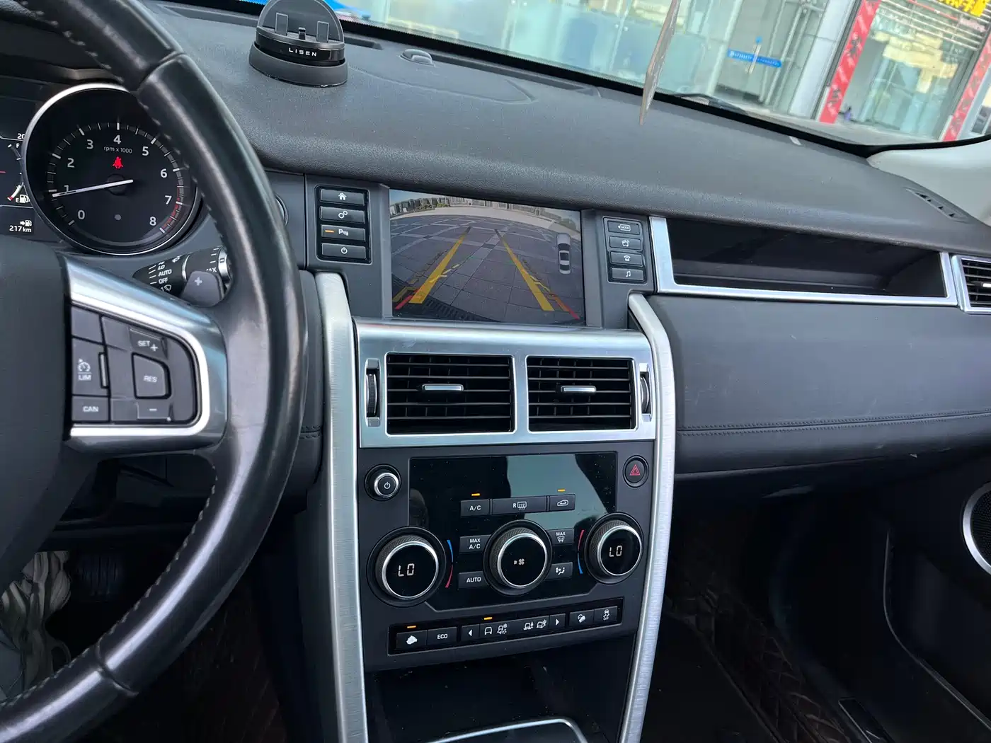 Land Rover Discovery Sport 2017 2.0T SE фото 17