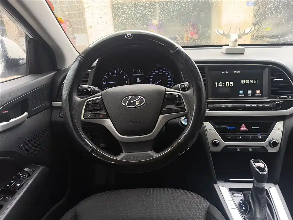 Hyundai Elantra 2018 1.6L Automatic 15th Anniversary Special Edition фото 7