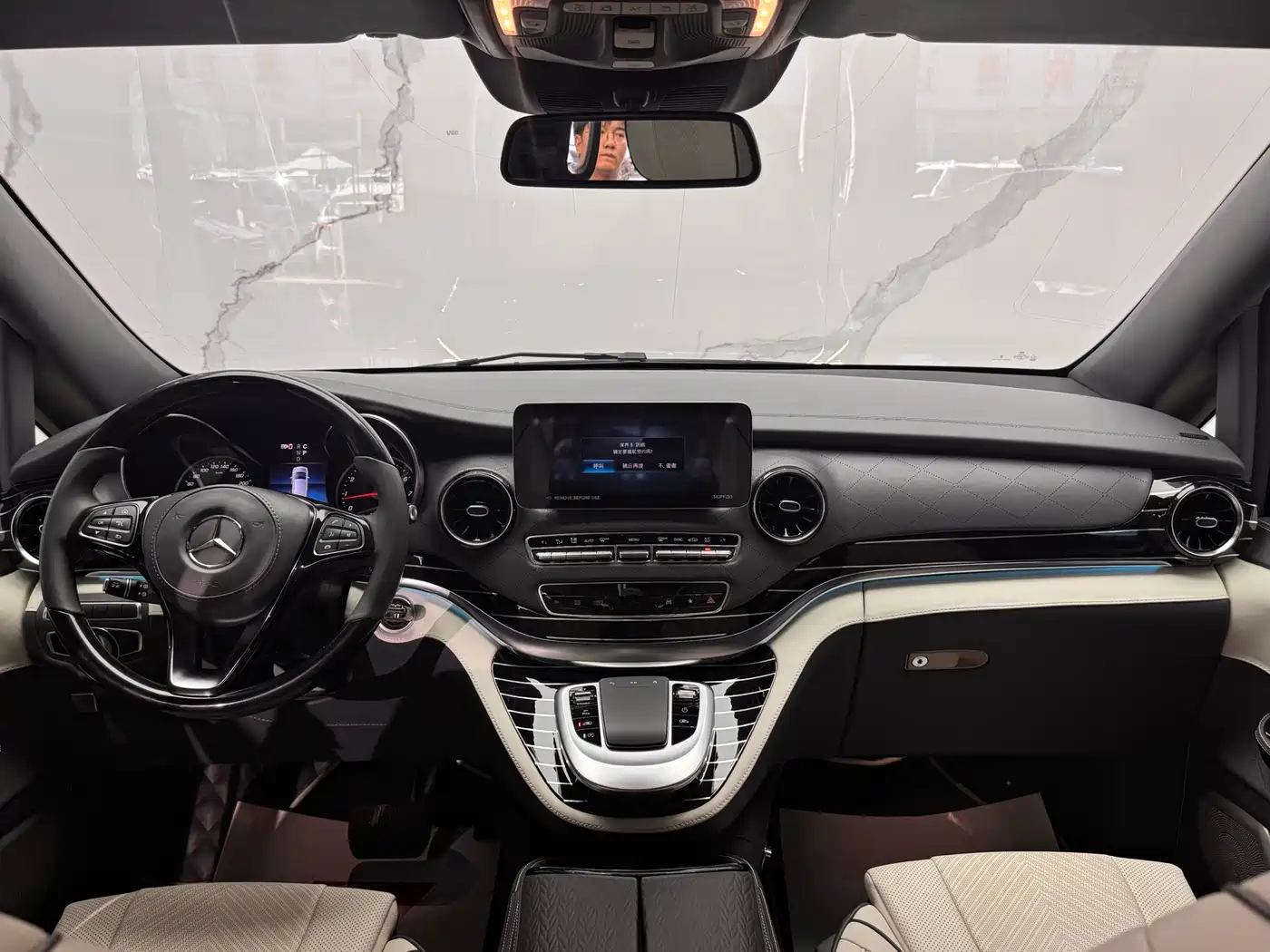 Mercedes-Benz V-Class 2022 V 260 L Long Wheelbase Luxury Edition фото 11