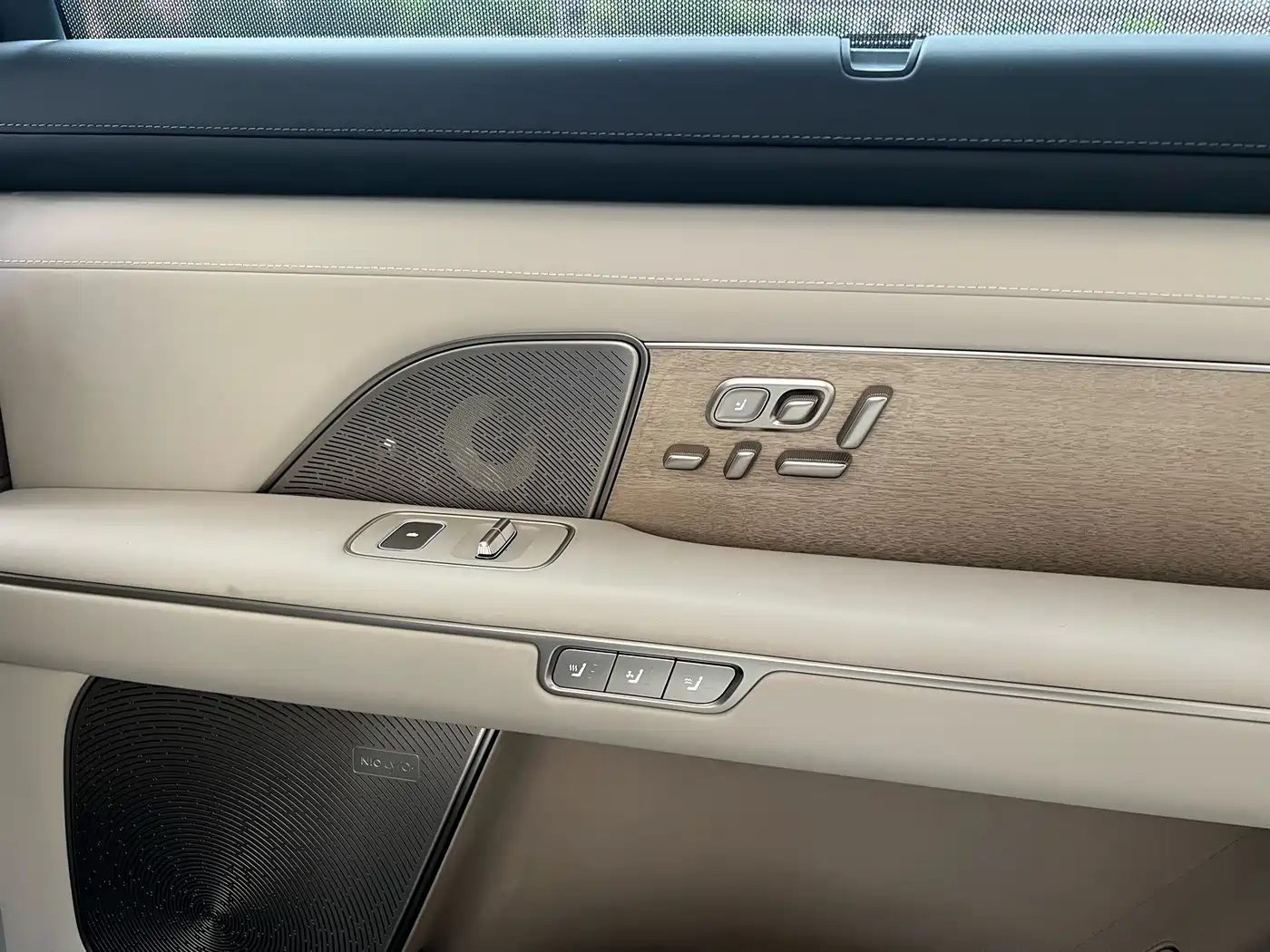 NIO ES8 2026 2025 Model 6-Seat Executive Luxury Edition