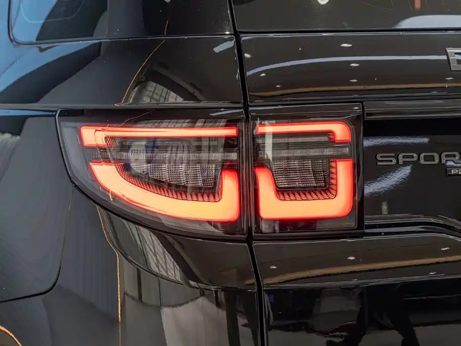 Land Rover Discovery Sport 2022 Model 249PS R-Dynamic SE Performance Tech Edition 5-Seater фото 7