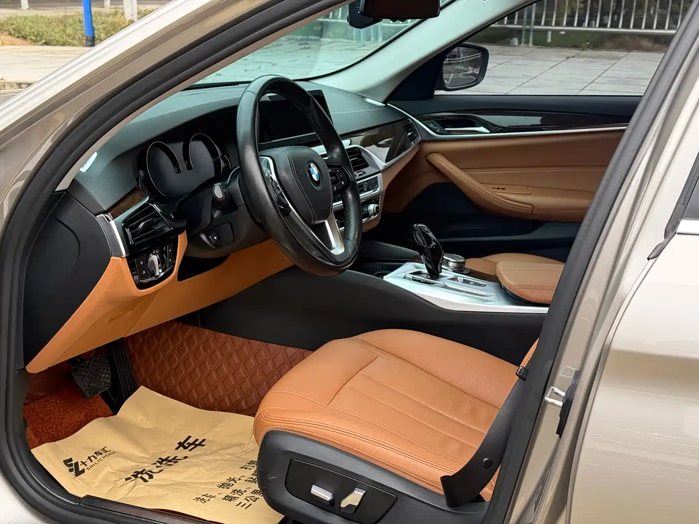 BMW 5 Series 2018 528Li Launch Special Edition фото 13