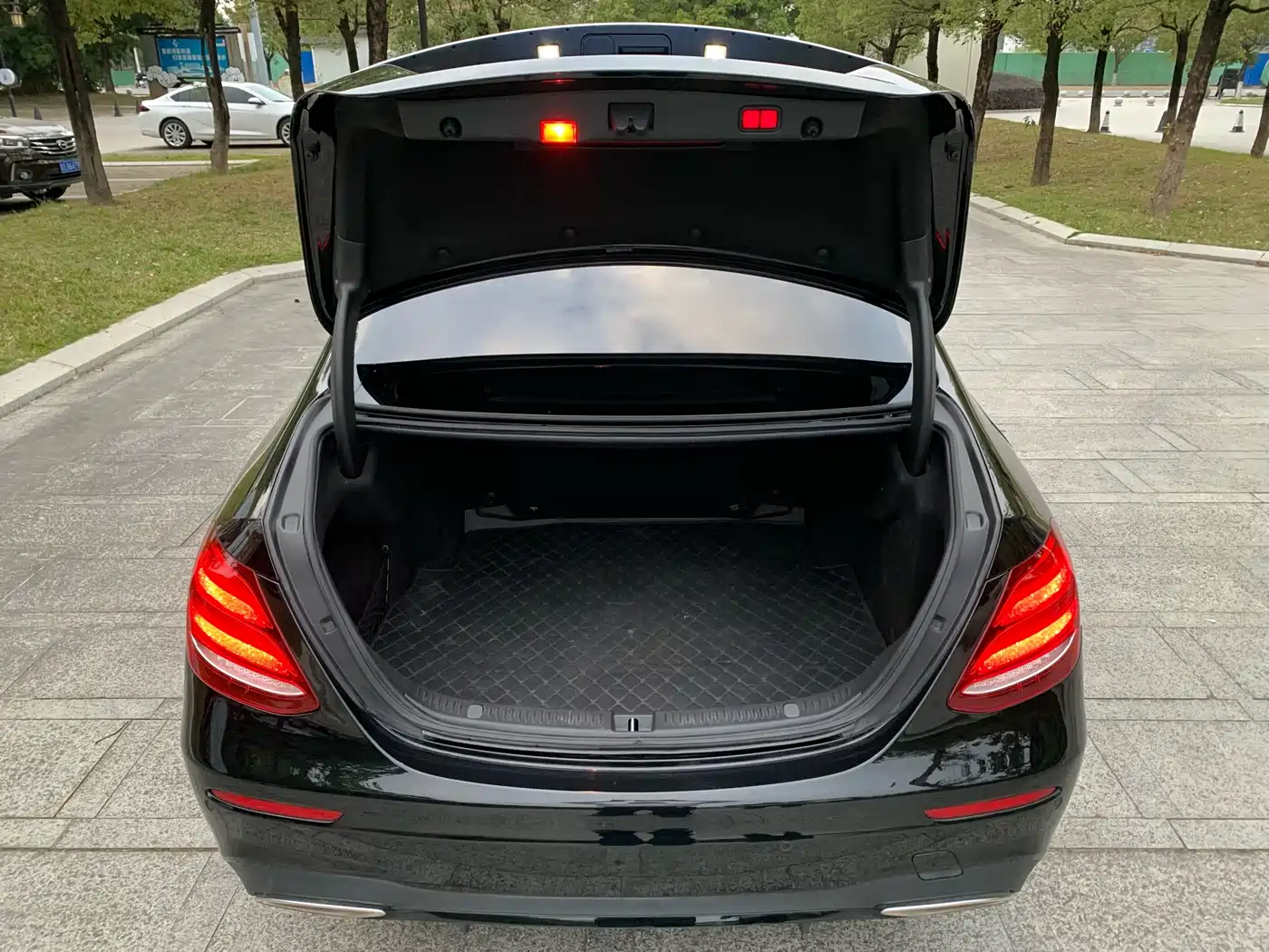 Mercedes-Benz E-Class (Import) 2019 Facelift E 300 Sport Edition фото 16
