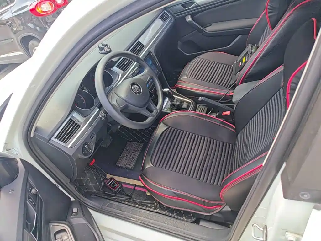VOLKSWAGEN BORA