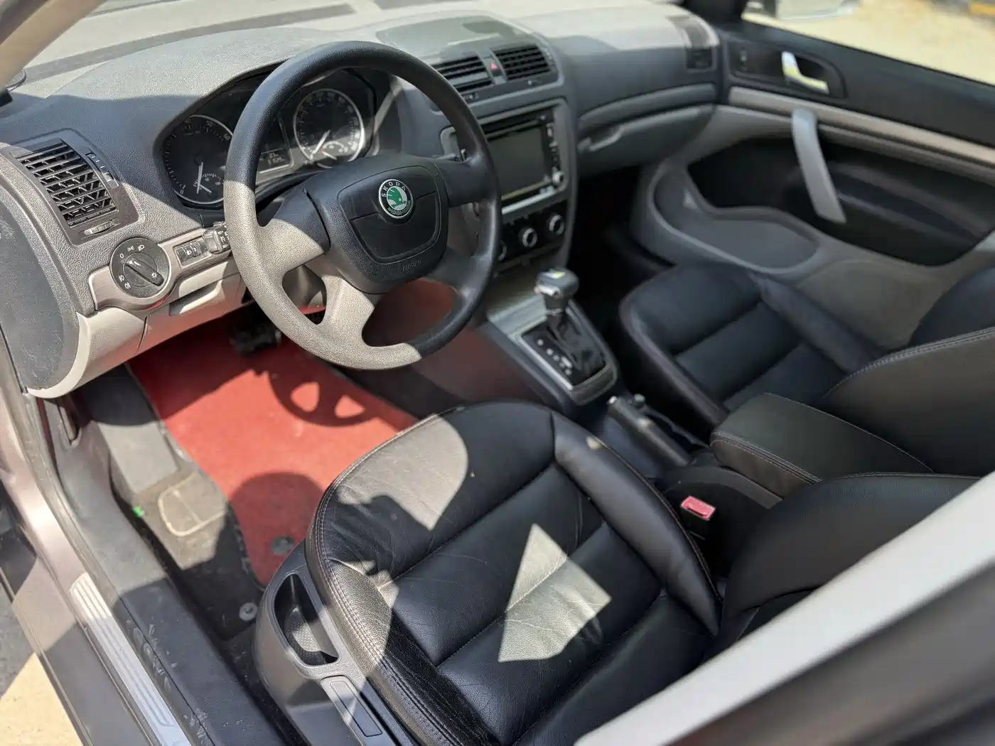 Škoda Octavia 2012 1.6L Automatic Yijie Edition фото 7
