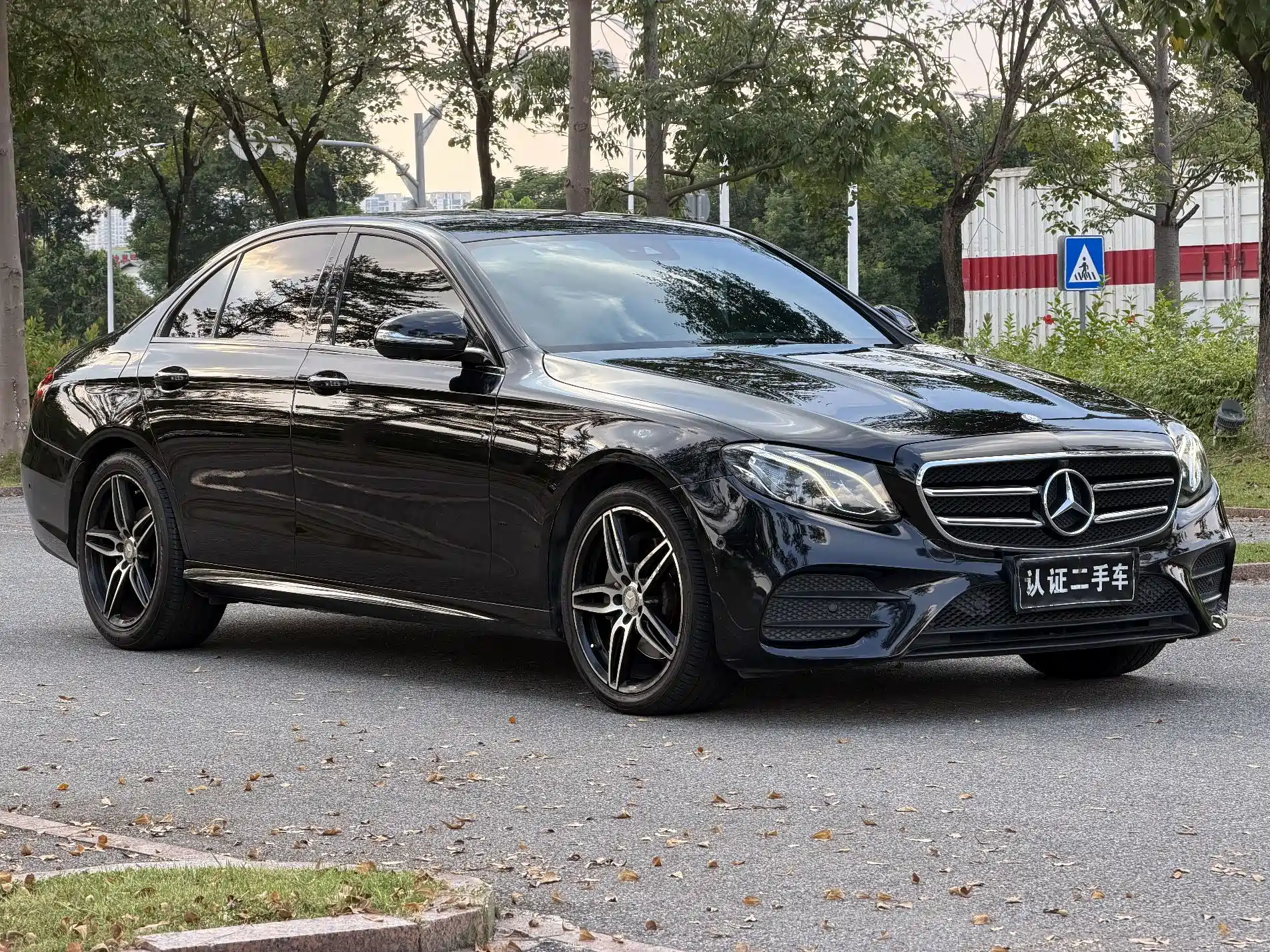 صورة 3 - Mercedes-Benz E-Class