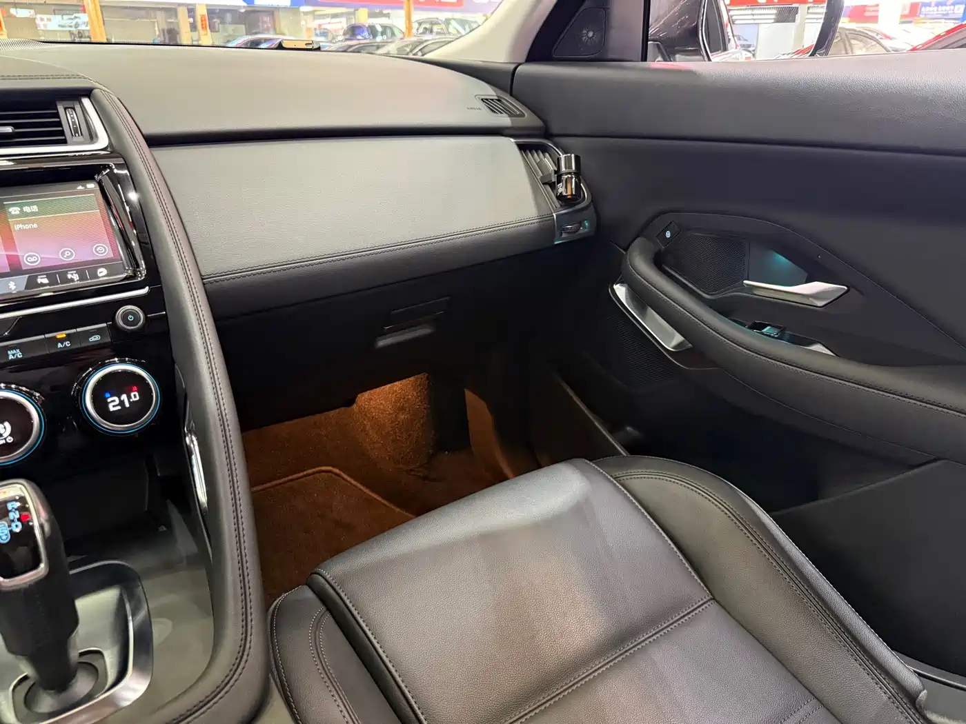 Фото 23 - Jaguar E-PACE