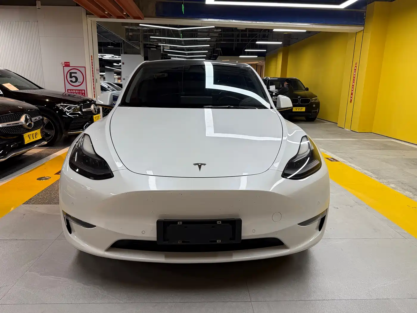 TESLA MODEL Y
