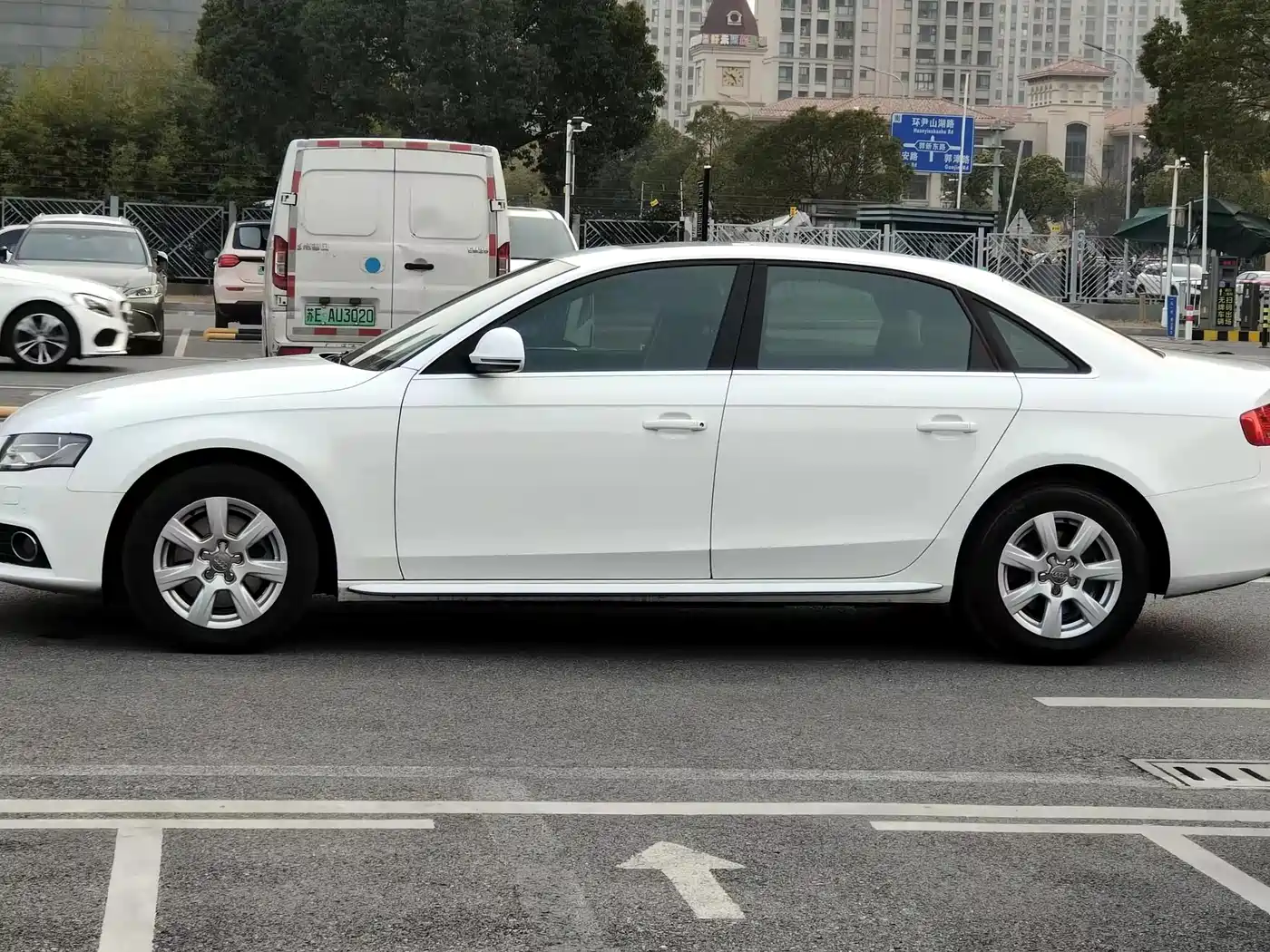 Audi A4L 2012 2.0 TFSI Auto Standard фото 6