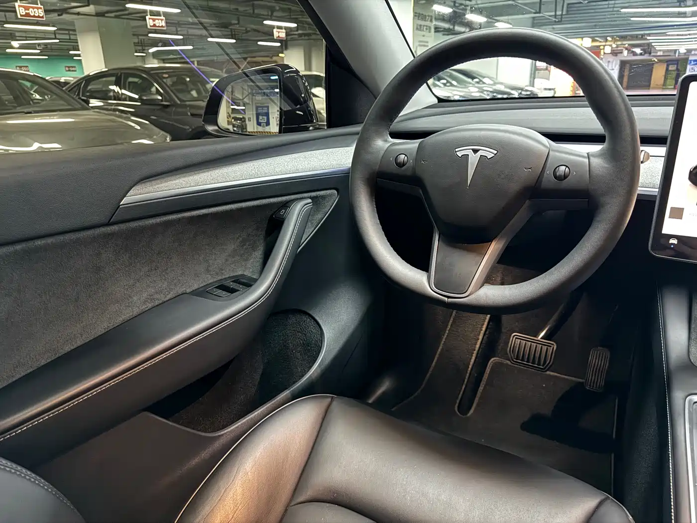 TESLA MODEL Y