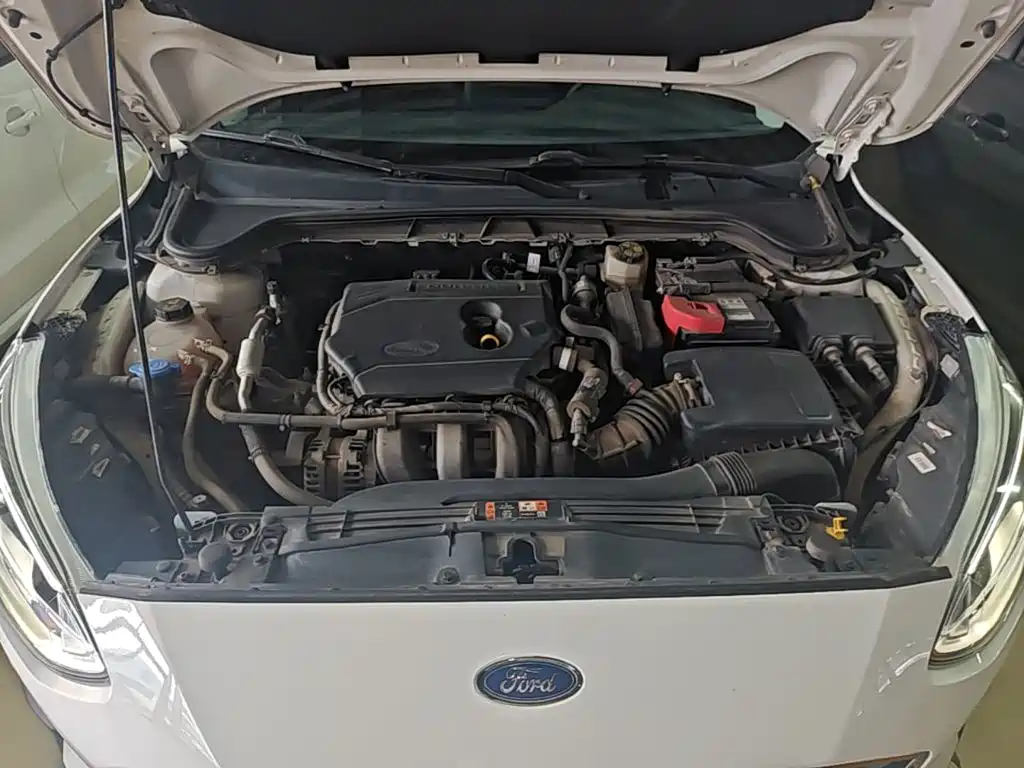 Фото 20 - Ford Focus