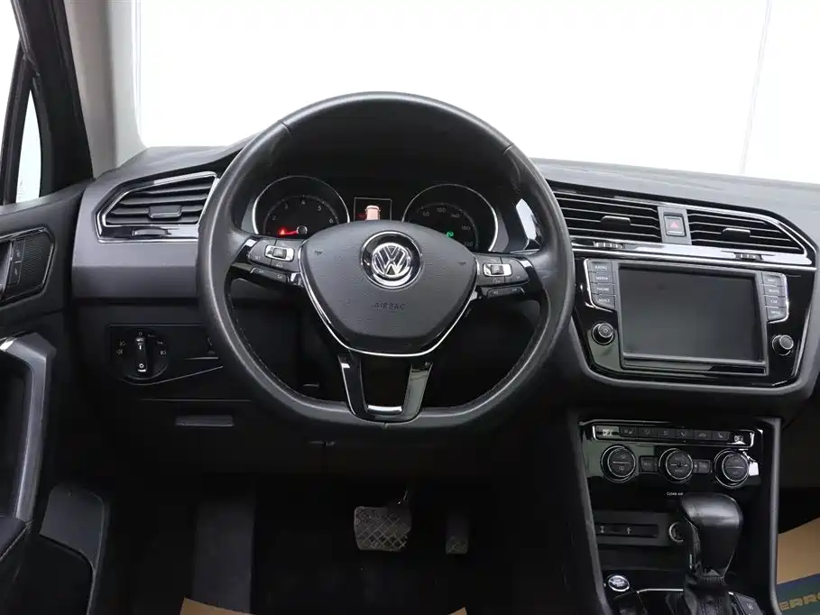 Volkswagen Tiguan L 2018 330TSI Automatic 2WD Luxury Edition фото 28