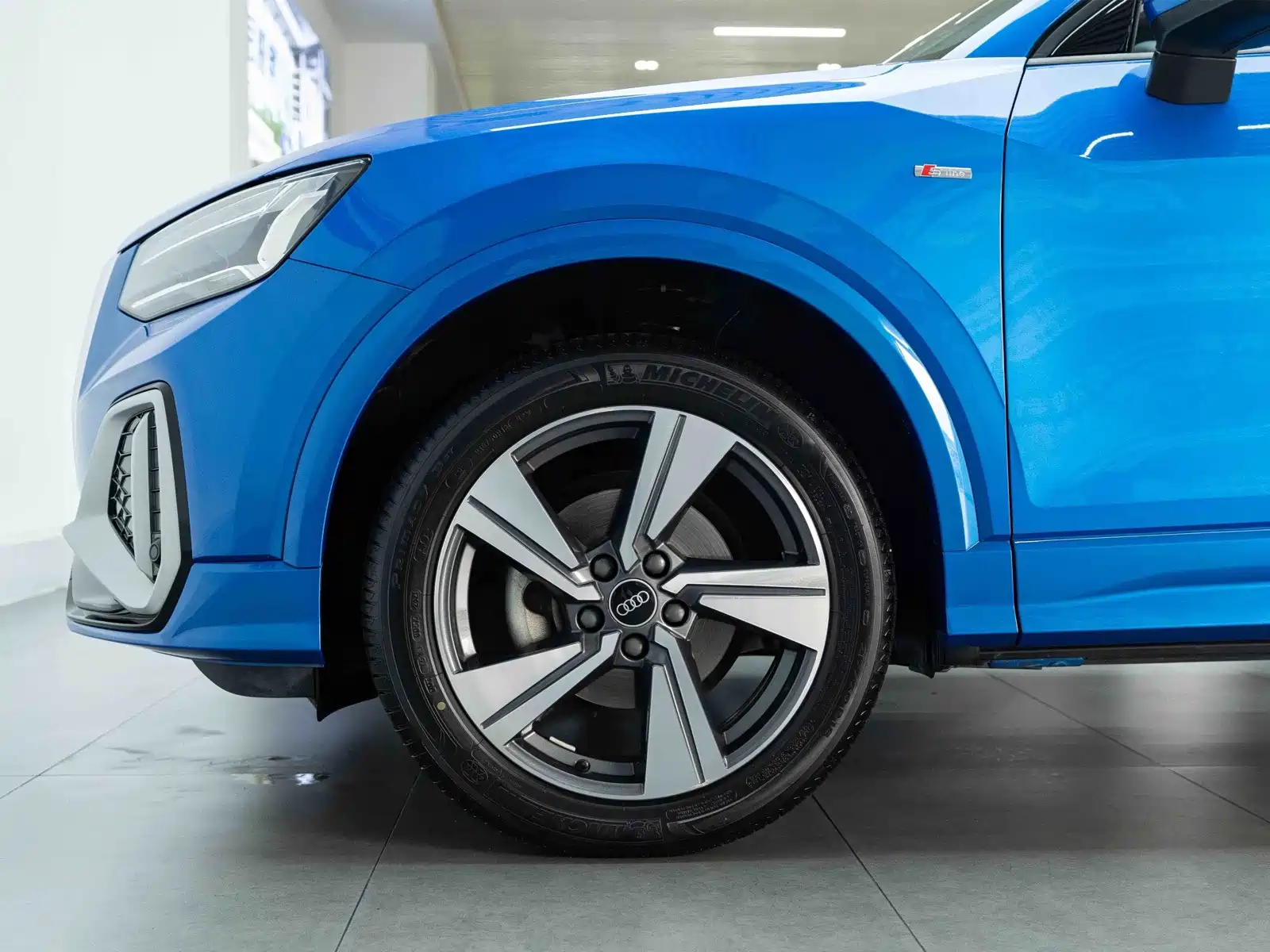 Photo 9 - Audi Q2L
