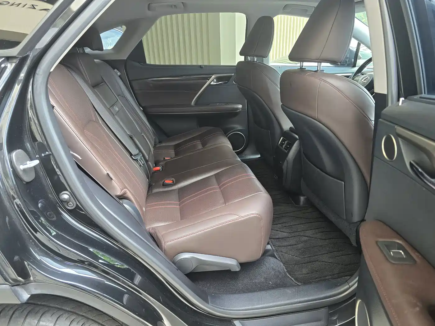 Фото 10 - Lexus RX