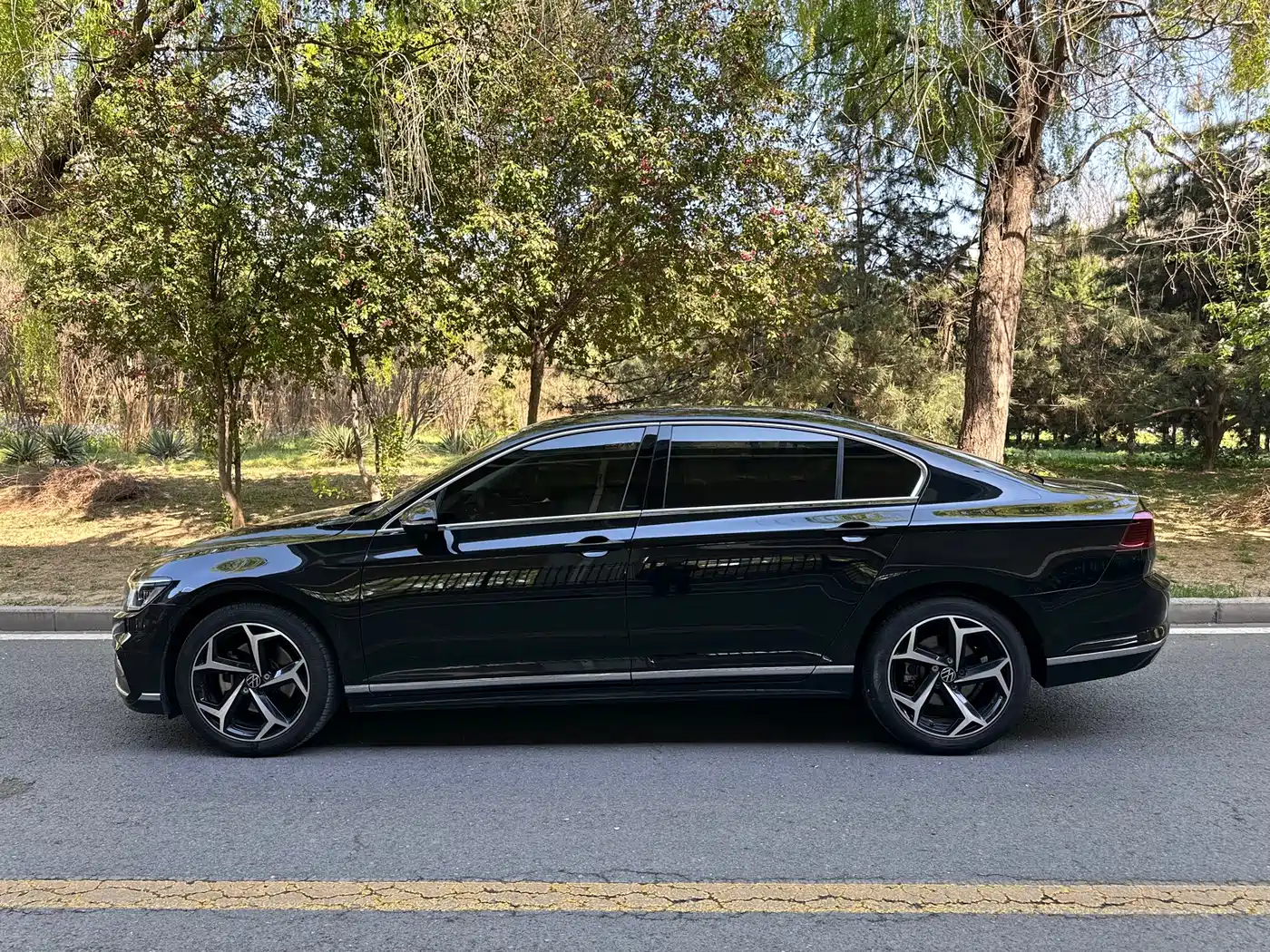 Volkswagen Magotan 2023 2 Million Units Anniversary Edition 330TSI DSG Leading Type фото 8