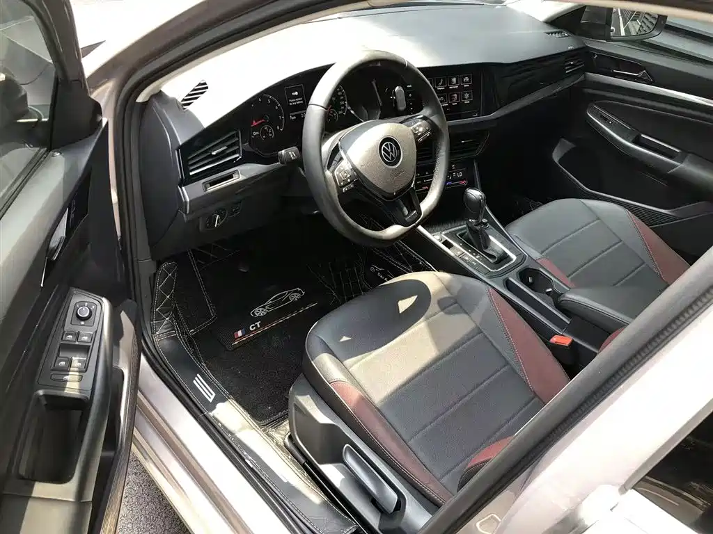 VOLKSWAGEN BORA