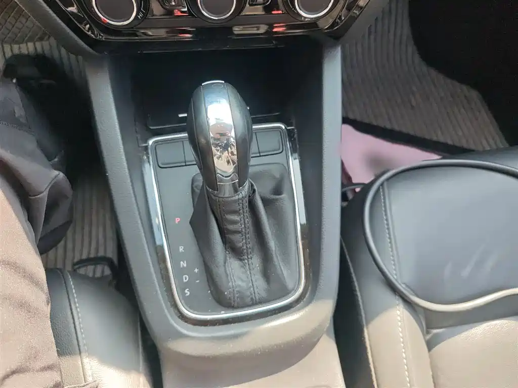 Volkswagen Sagitar 2015 1.6L Automatic Comfort фото 7