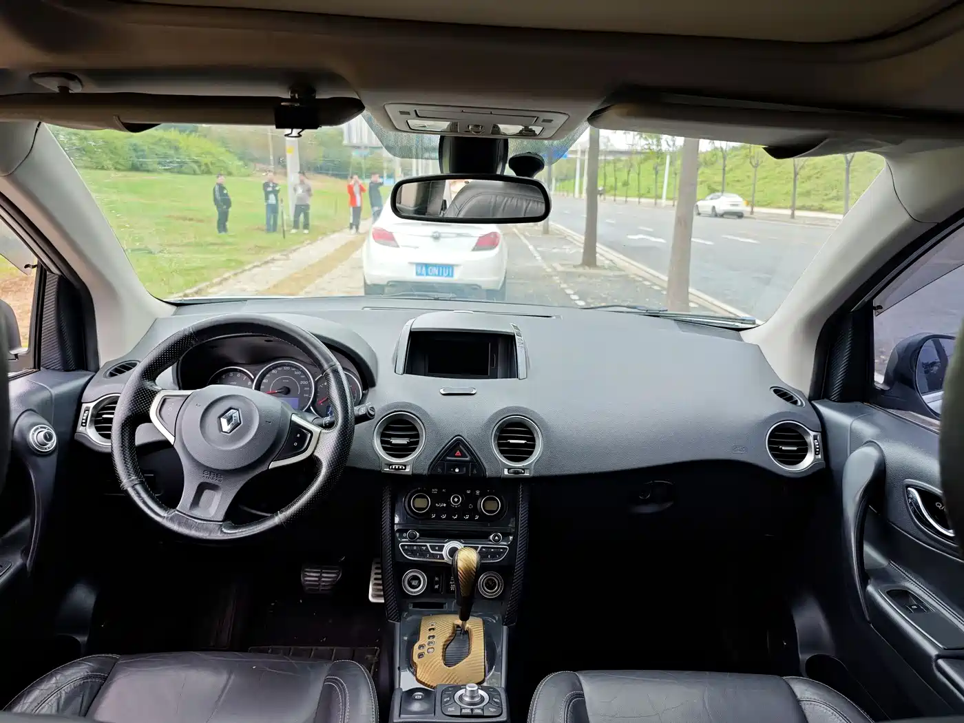Renault Koleos (Import) 2012 2012 2.5L 4WD Luxury Navigation Edition