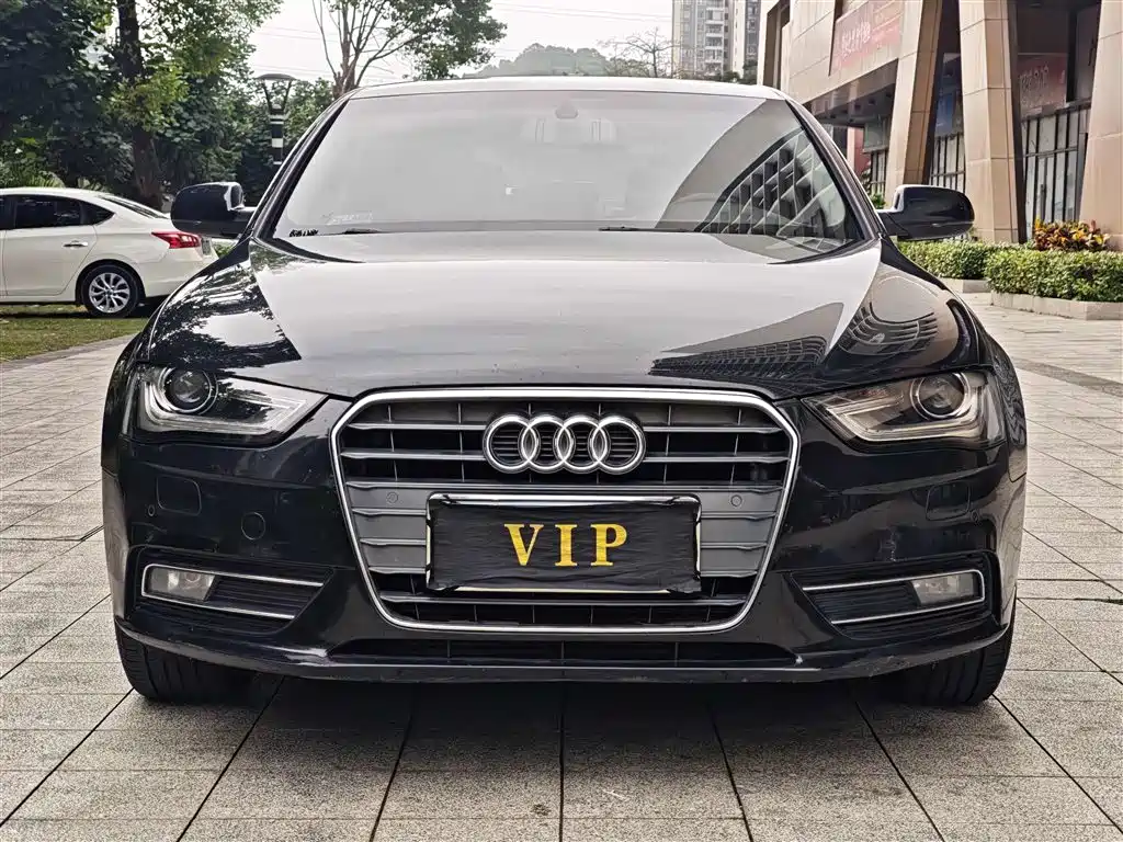 Audi A4L 2013 35 TFSI Automatic Comfort фото 2