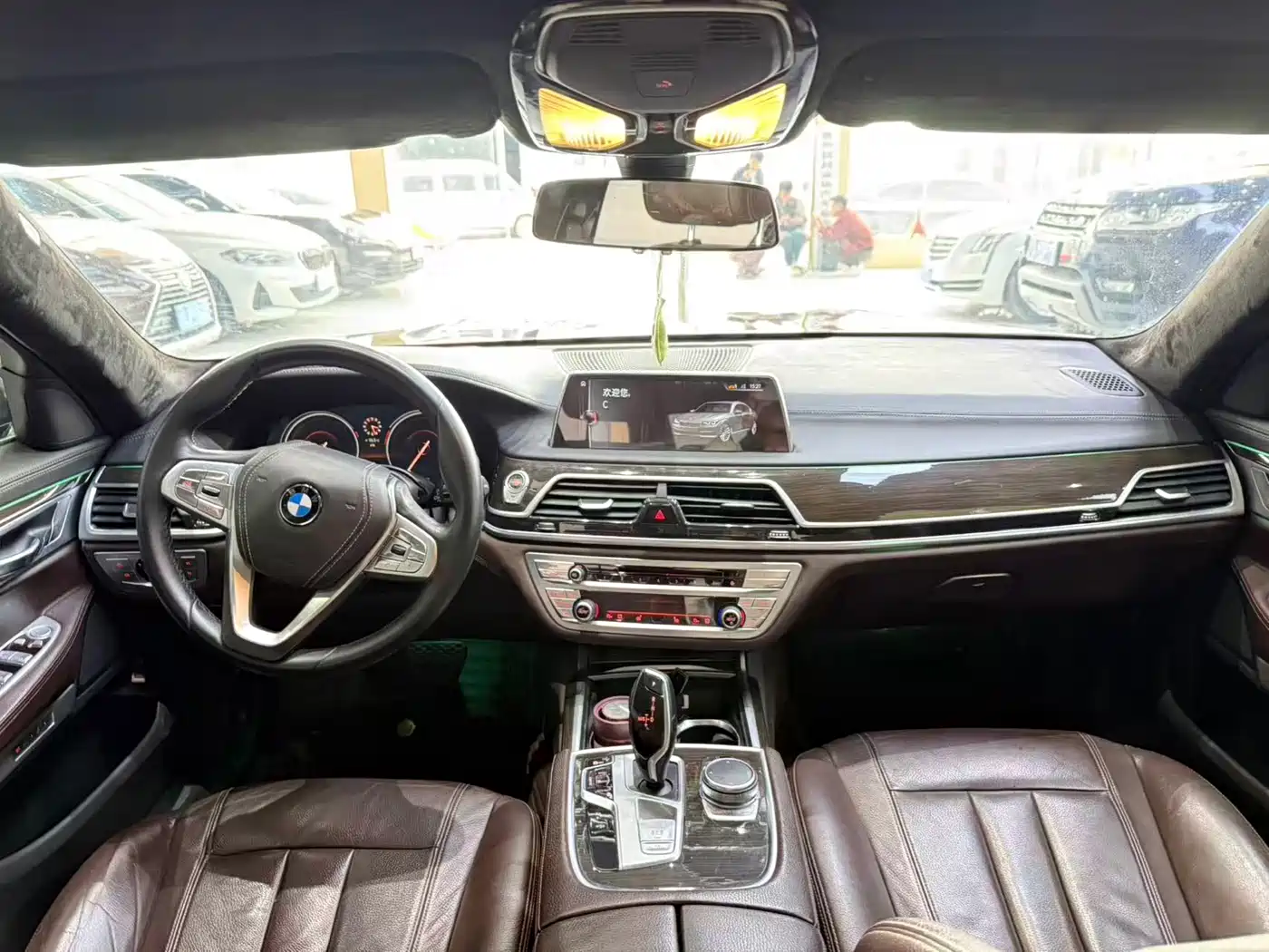 BMW 7 Series 2016 730Li Leading фото 4
