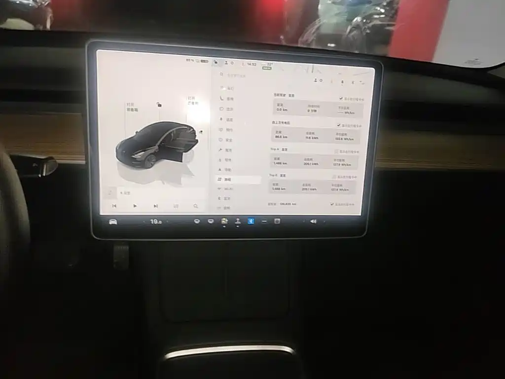 Фото 13 - Tesla Model 3
