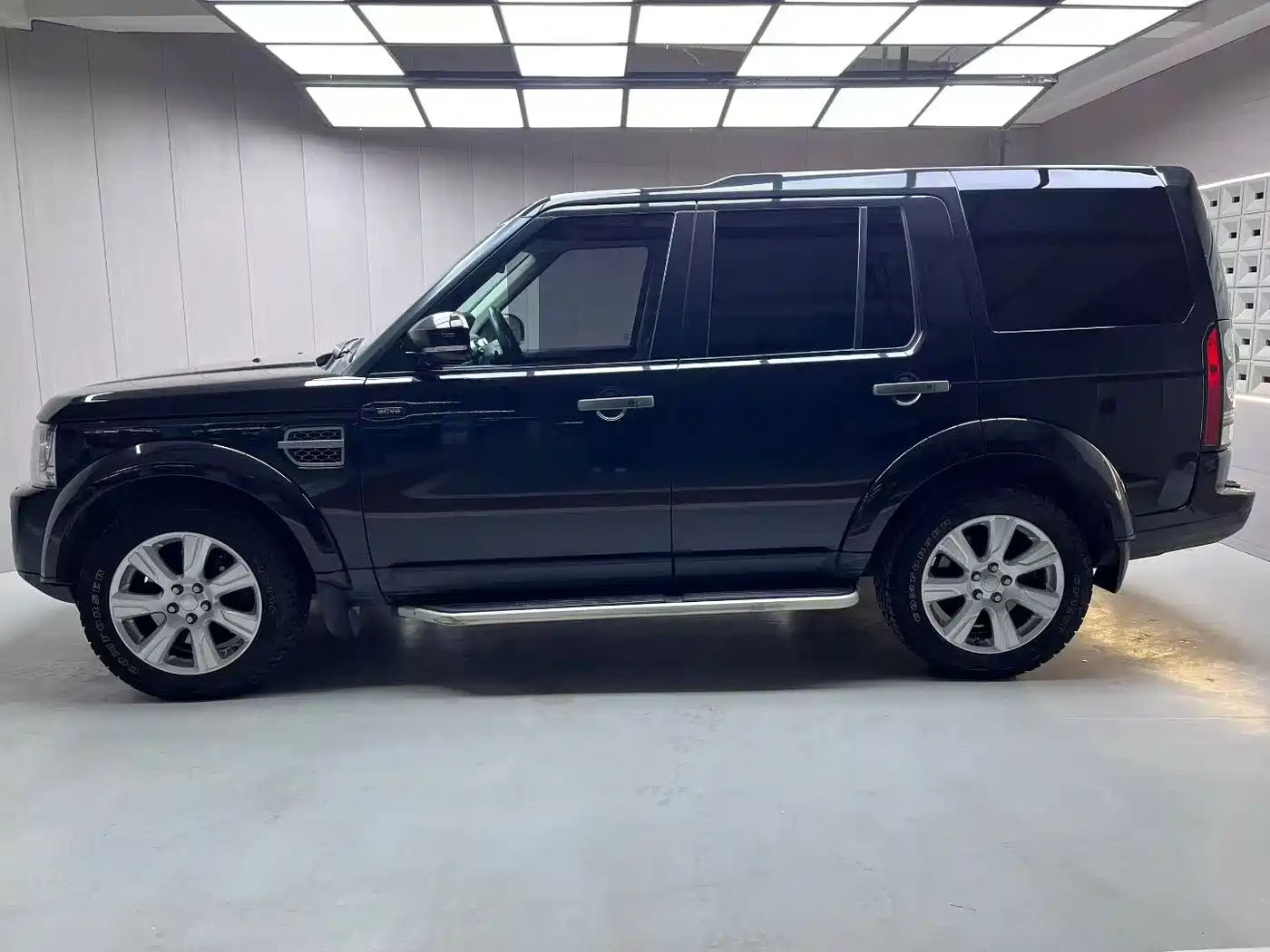 Land Rover Discovery 2015 3.0 SC V6 HSE фото 2