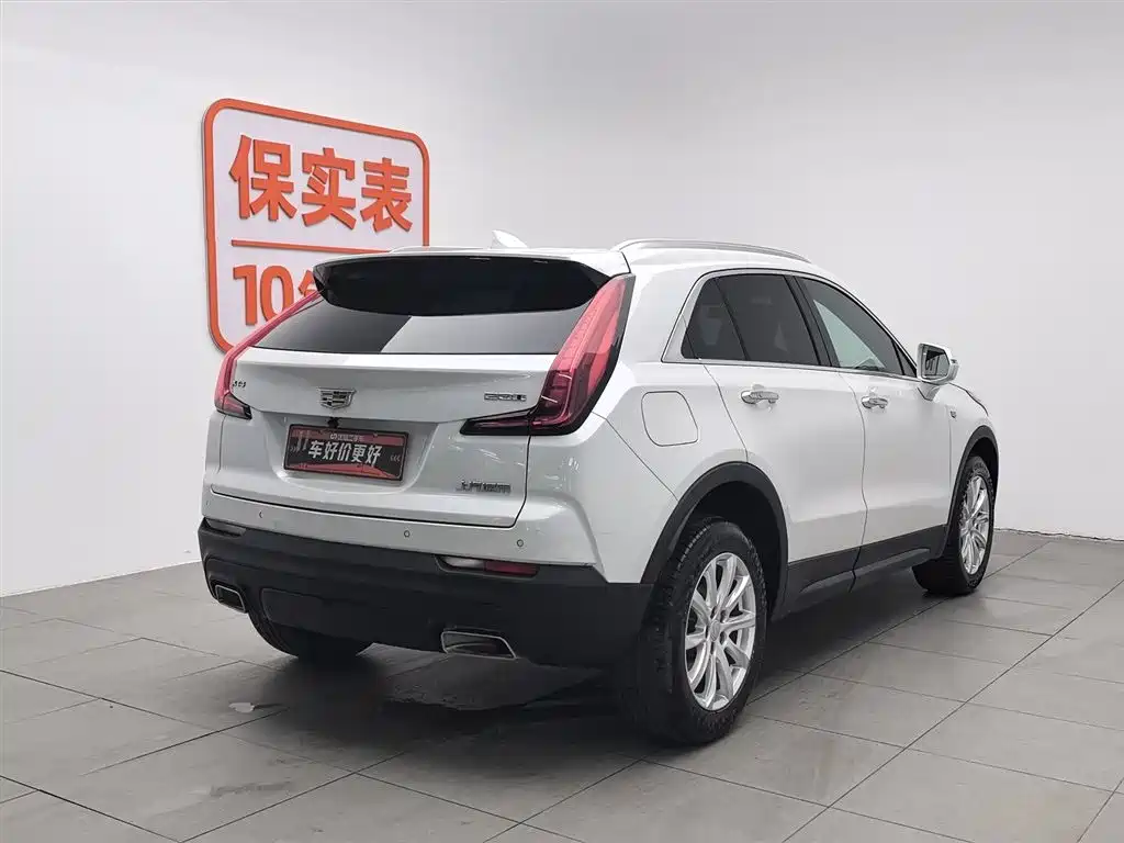 CADILLAC XT4