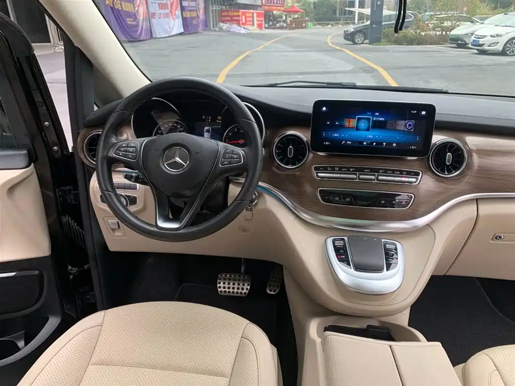 MERCEDES-BENZ V CLASS