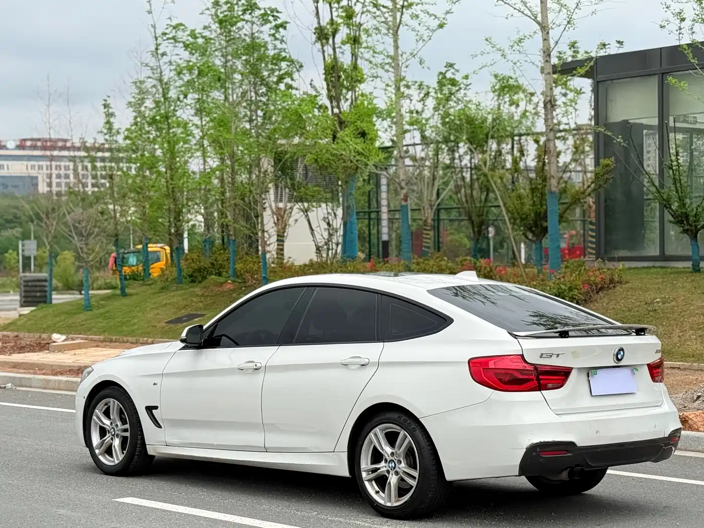 BMW 3 Series GT 2018 320i M Sport фото 12