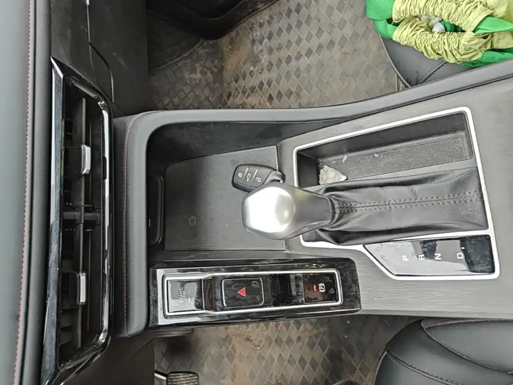 Фото 14 - Roewe i5