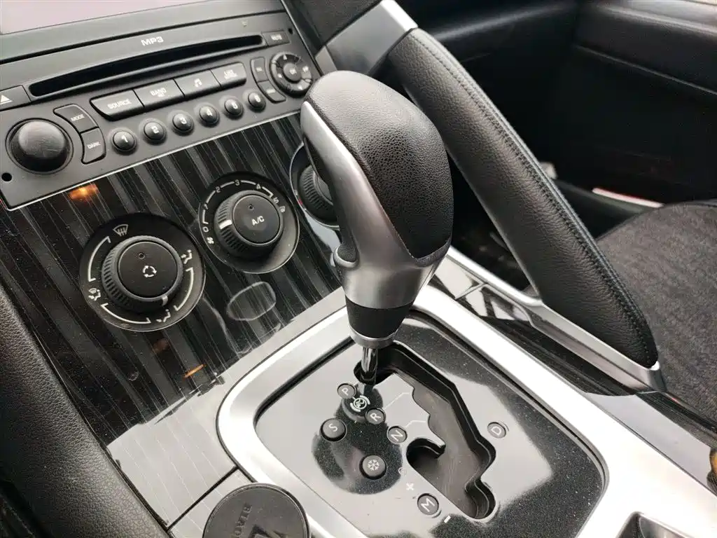 Peugeot 3008 2015 2.0L Automatic Classic Edition фото 7